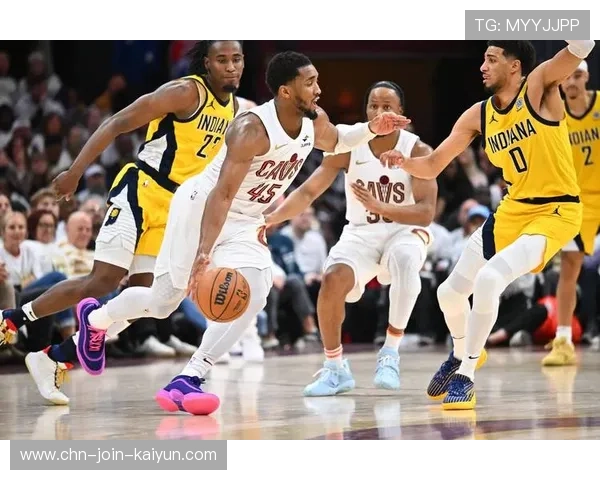 米切尔外线三分快速回应，骑士保持领先